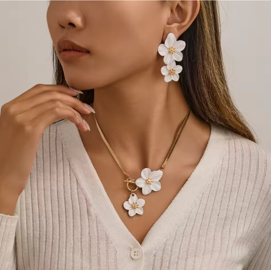 Collar y Aretes Flor Blanco